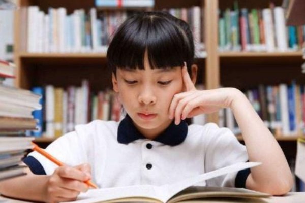 烘托解释和拼音