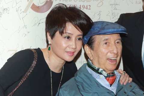 何鸿燊神秘儿子曝光，梁安琪虽大方认下，但仍有两个什么谜团还未解开？