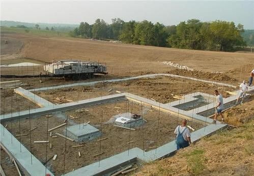 base on的用法和base on有什么区别？