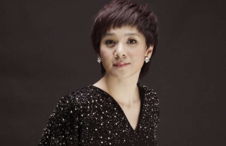 歌词有一句是“我想你想你想的快疯了……”