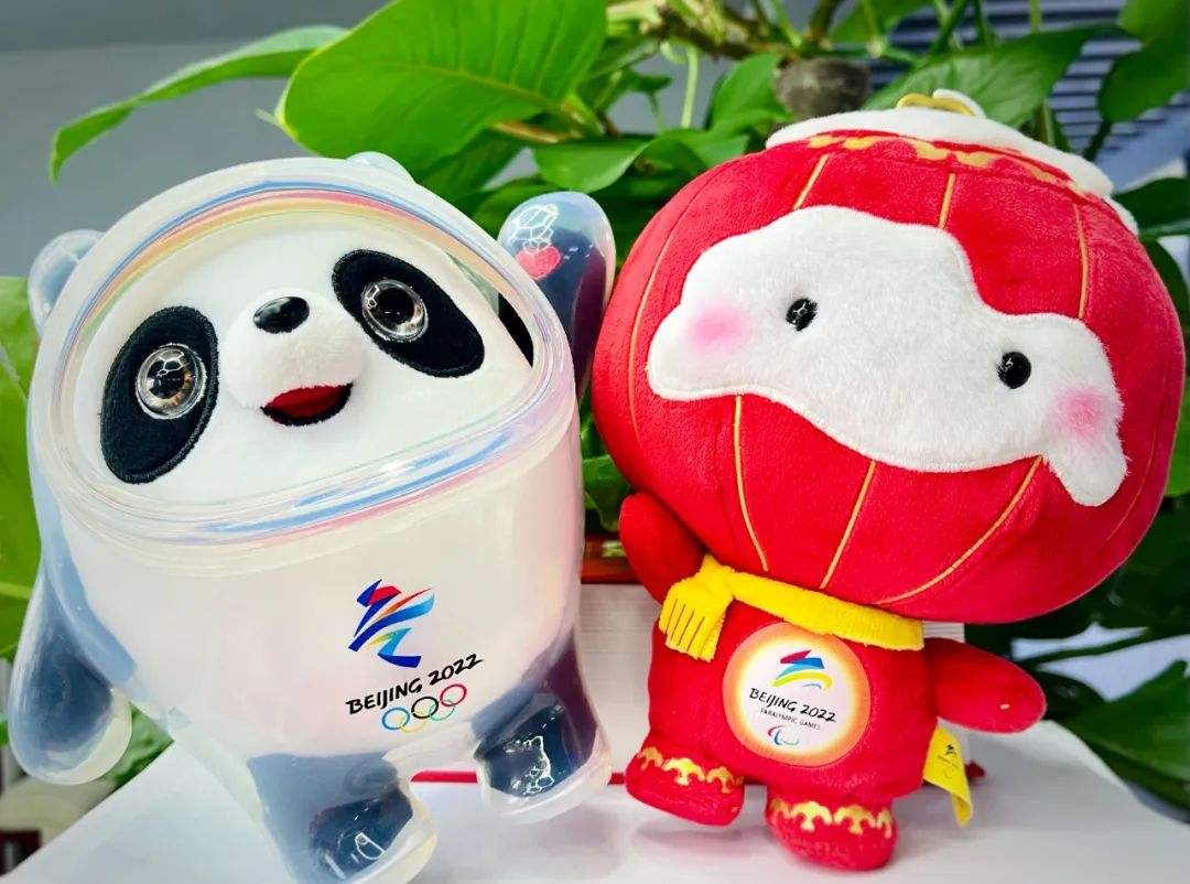 雪容融迈着魔性步伐上岗，还踢了一脚冰墩墩屁股，它们还有过哪些梦幻联动？