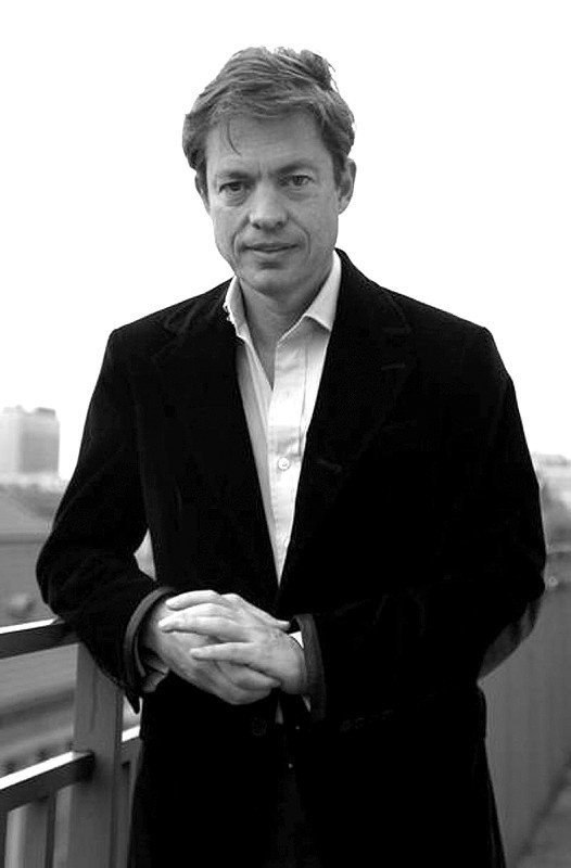 尼古拉斯·伯格鲁恩的人物背景