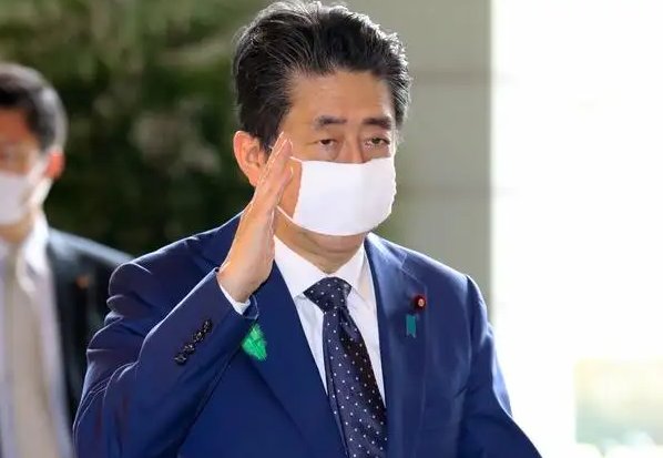 安倍遭枪击后，工作人员曾求助现场路人，还有哪些细节值得关注？