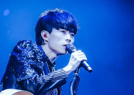 有哪些适合低音唱的歌曲？