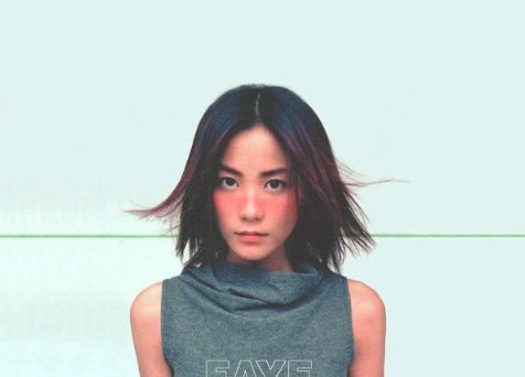 他不羁的脸色像天色将晚 他洗过的发像心中火焰 是什么歌