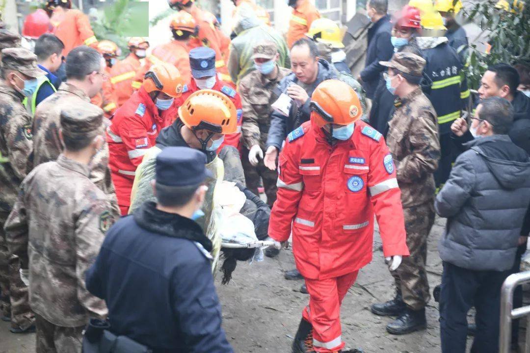 重庆爆炸致16死，现场散落2米巨石，故事现场的救援难度有多大？