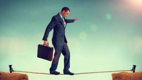 从事贸易活动的人被称为“商人”，这和历史上的哪个朝代有关系？