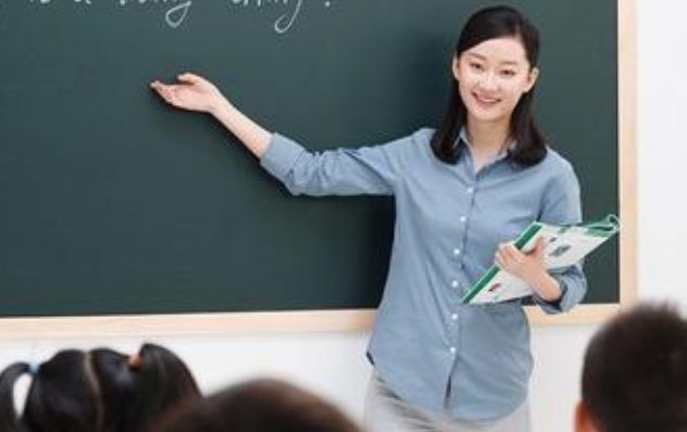 突然，教室门开了 作文续写