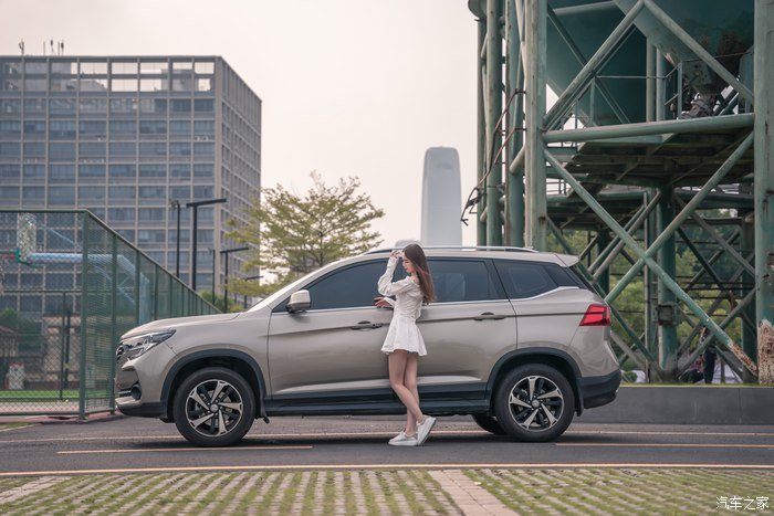 祝福我和女友在风行T5的陪伴下，可以快乐的奔赴更美好的未来