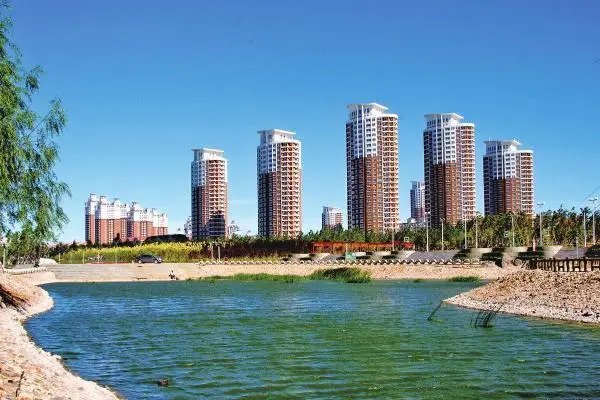 鳞次栉比能形容高楼吗