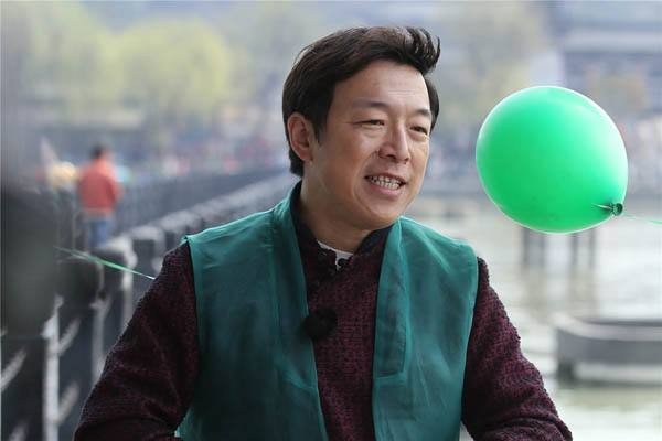 黄渤追小欧13年,成影帝后是如何对她的?