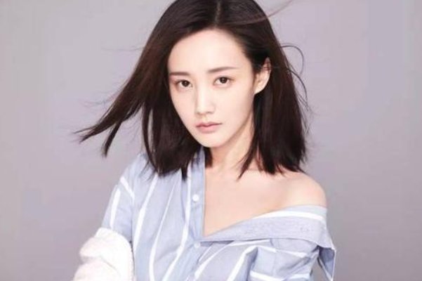 李一桐遭合作男星粗暴对待！头被强制按进蛋糕，面对这种事你会怎么做？