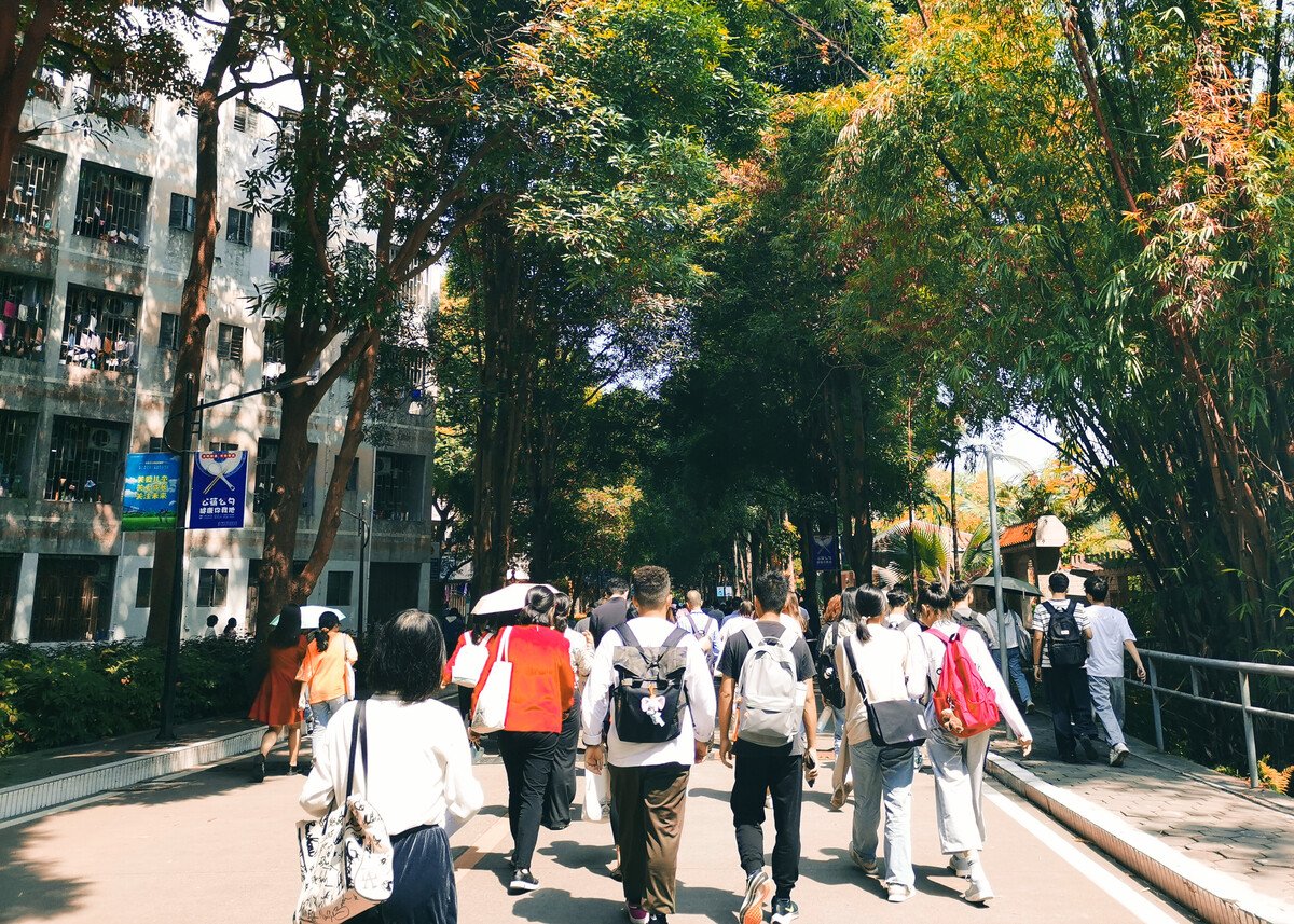 什么是大学生？