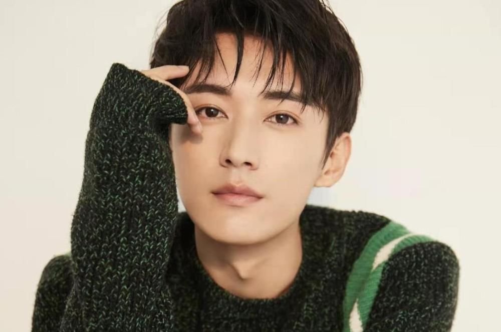 《夜色暗涌时》播出，这部剧讲述的剧情是什么？