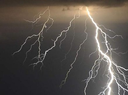 十月惊雷预示着什么