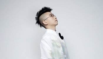 没关系我们只是朋友偶尔听听你的忧愁 是什么歌