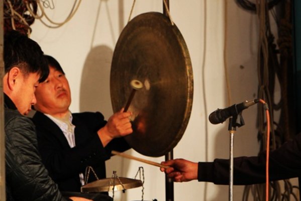 铿铿锵锵是什么意思？？