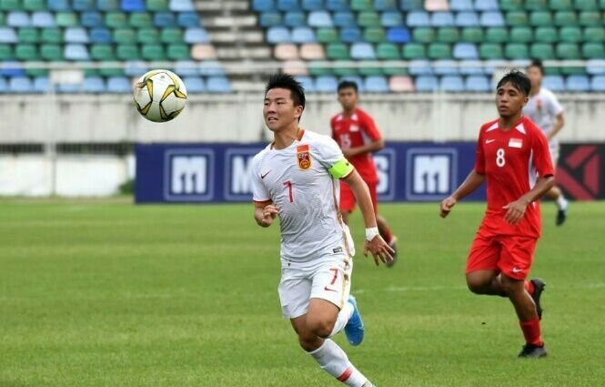 足球运动员陶强龙道歉，所谓何事？