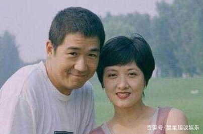 她是张默的亲生母亲，张国立的原配，离婚31年后依旧单身，她究竟是谁？