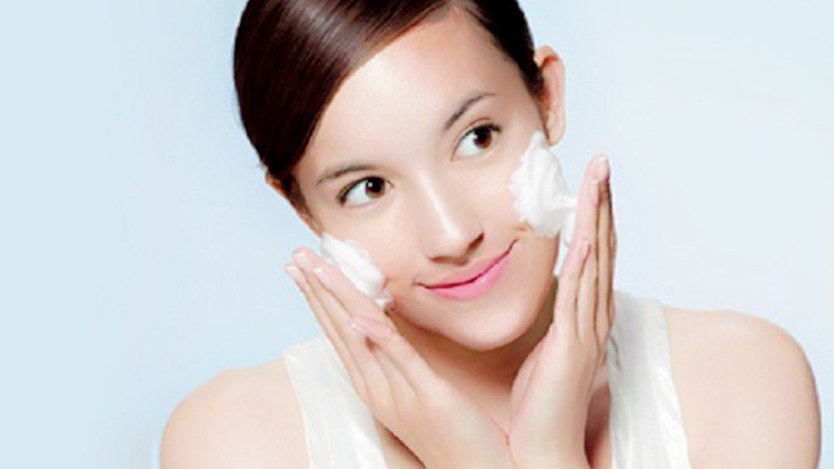 干性皮肤用什么洗面奶好