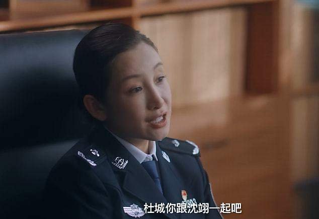 《猎罪图鉴》中秦海璐饰演的张局,大家觉得她的演技与表情自然吗?