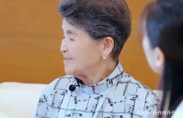 杨子说出集团的第一笔资金是靠妈妈制衣服赚来的，他妈妈到底有多么传奇？