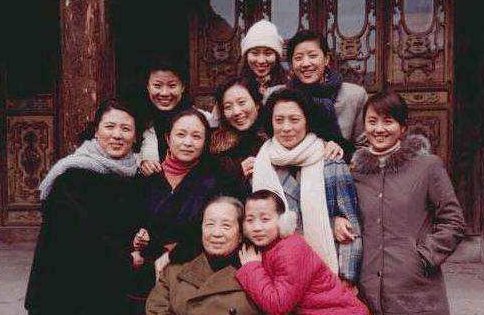 家有九凤电视剧剧情介绍