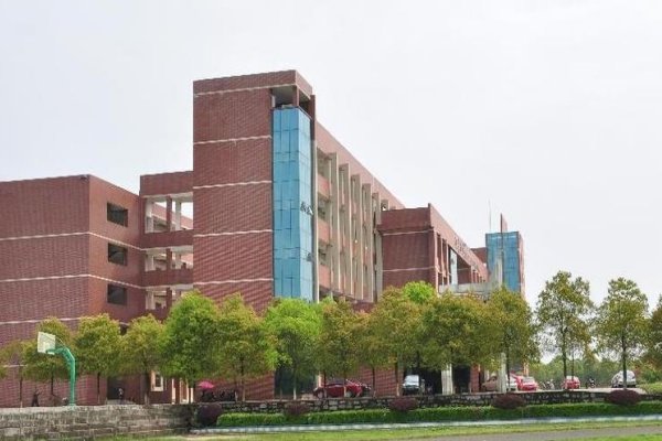 奉新一中是省重点高中嘛