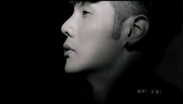 求一首歌的名字，好像是薛之谦唱的，歌词中好像有一句 是走过青春的快乐