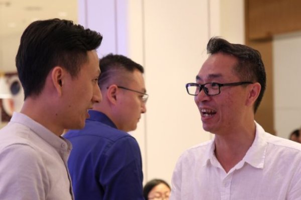 未开言先转腚什么意思