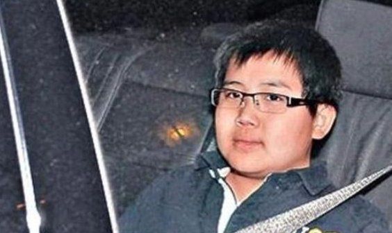 何鸿燊神秘儿子曝光，梁安琪虽大方认下，但仍有两个什么谜团还未解开？