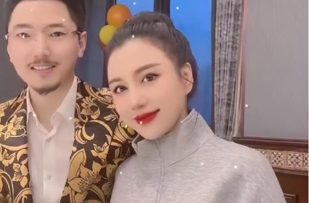 国岳晓娅是谁？