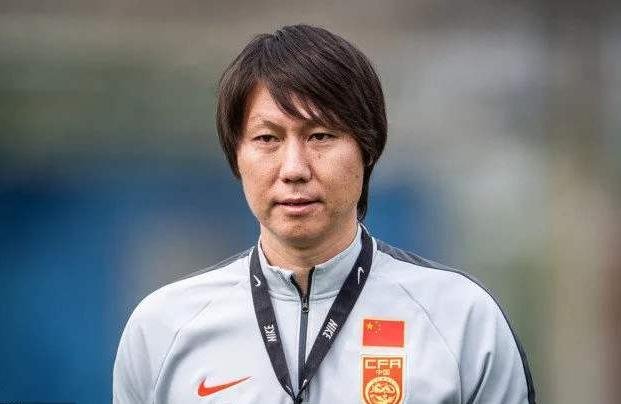 记者称国足集训期间李铁暴瘦20斤，作为国足教练，他的压力有多大？