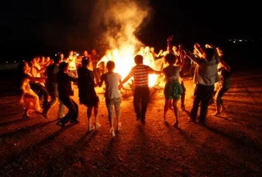 蹦又跳照样子写词语一年级怎么写？