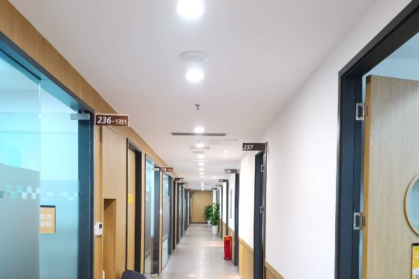 新东方深圳校区的校长是谁？