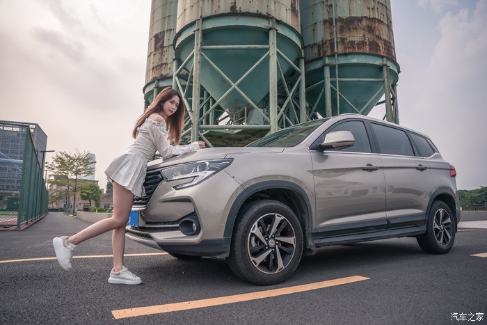 祝福我和女友在风行T5的陪伴下，可以快乐的奔赴更美好的未来