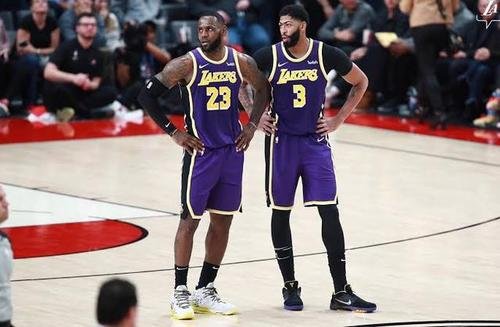 如何看待詹姆斯和浓眉骑车游园的秀恩爱举动呢？