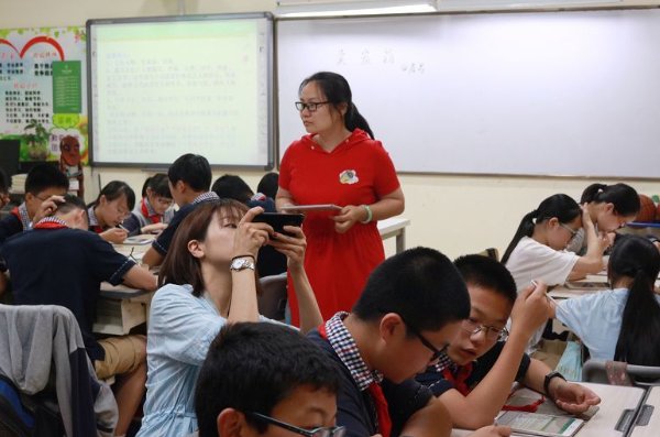 我和国旗合个影怎么制作图片