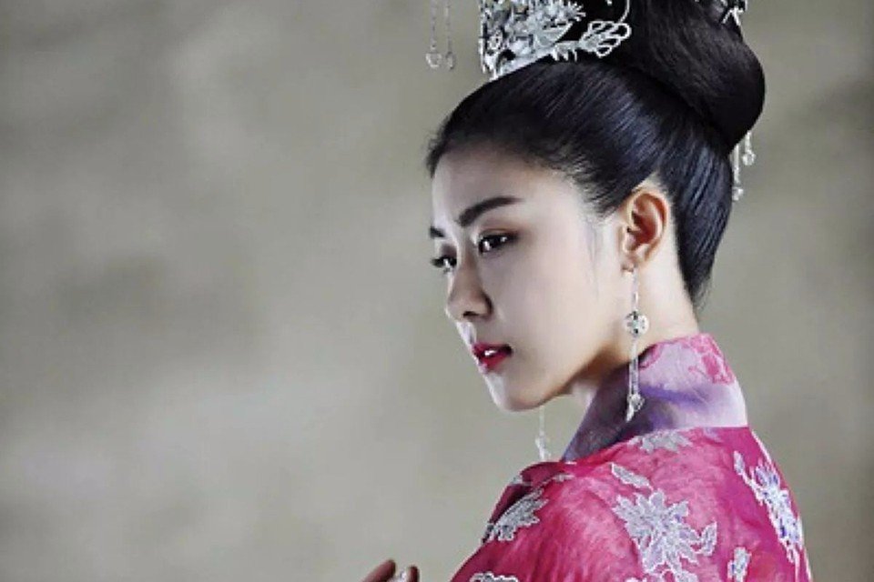 皇后富可敌国，大臣请求她犒赏三军，为何她说：我卖了孩子给你换钱？