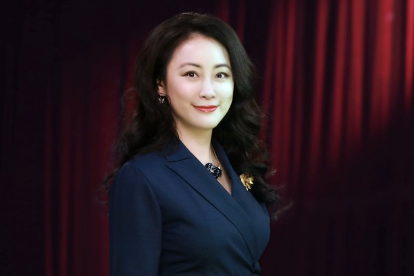 风云对话的主持人是谁