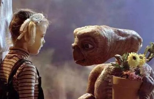 黑布林外星邻居讲什么的？