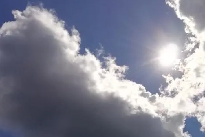 七月八月看巧云的巧云指的是什么