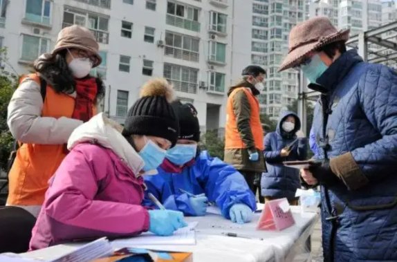 山东大姐因疫情流落上海街头，有关部门采取了哪些救援措施？