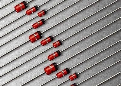 稳压二极管怎么分正负极？