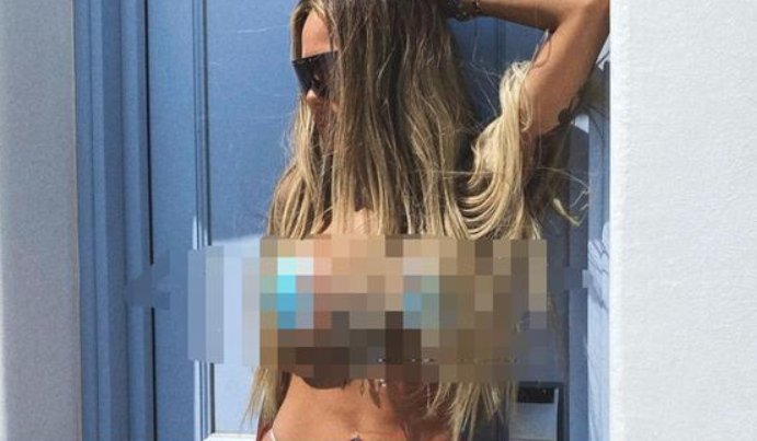 《花花公子》模特穿口罩比基尼引争议是怎么回事？