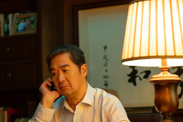 坚如磐石郑刚和女孩什么关系