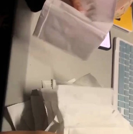 女生网购抽纸逐张数后少32抽，商家为什么要这样做呢？