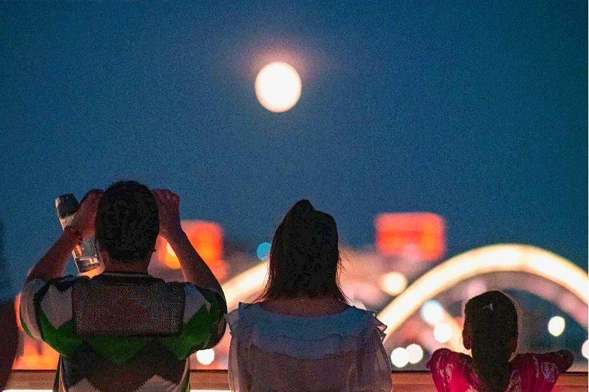 中秋月,月到中秋偏皎洁全诗