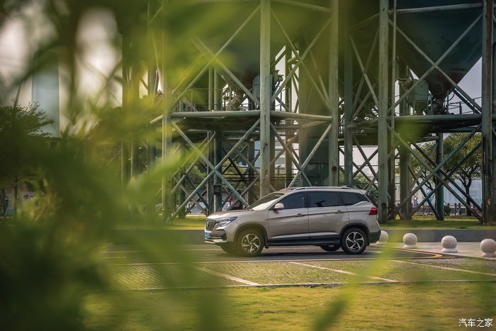 祝福我和女友在风行T5的陪伴下，可以快乐的奔赴更美好的未来