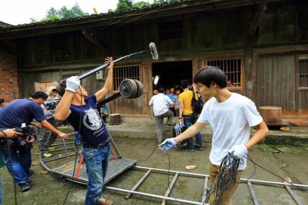 参演电影《夜惑》的导演曹曹，有哪些作品？